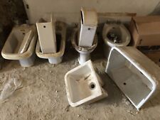 Blocco Sanitari: 3 Bidet, 1 Vaso, 2 Cassette, 2 Pile, Un Lavello Cucina