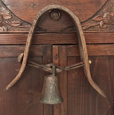 COLLARE IN LEGNO E CAMPANACCIO IN BRONZO PER ANIMALI