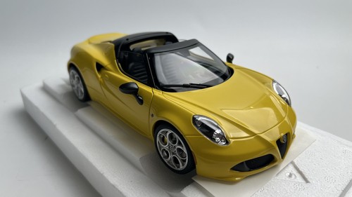 Autoart alfa romeo 4c - 1/18,