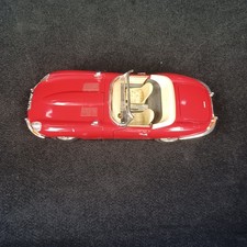 Modellino Jaguar E  1:18