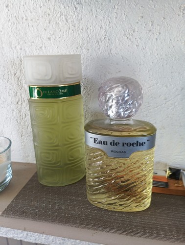 Grand flacon parfum factice - de,