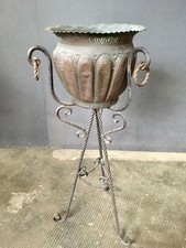 porta vaso ferro battuto con vaso in rame lavorato