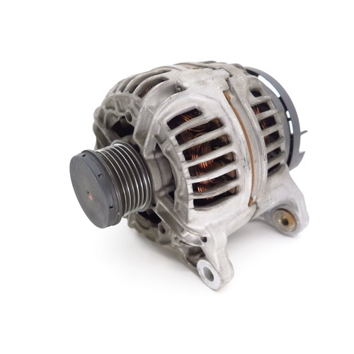 Alternatore generatore trifase