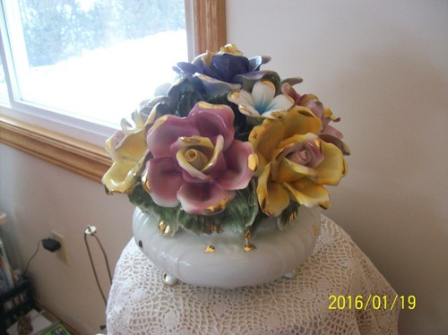 Capodimonte vtg white - vtg.,
