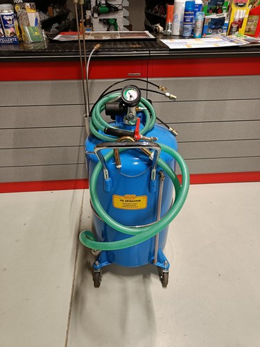 Aspiratore pneumatico per olio