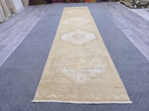 Tappeto lungo vintage neutro