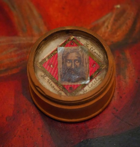 Antico reliquiario religioso