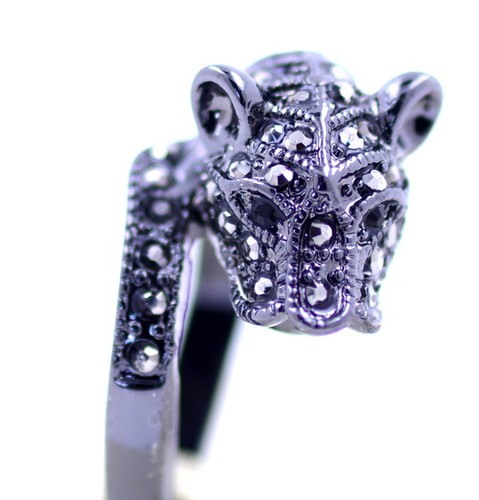 Anello stile punk nero