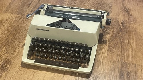 Macchina scrivere facit - scrivere,