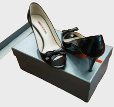 Usato 1 sola volta. Scarpe pelle vernice nere di Prada. AUTENTICHE