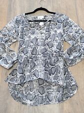 Top pelle di serpente donna blusa grande grigio stampa rettile manica 3/4 alta bassa nuova con etichetta