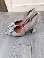 Scarpe ispirate a Amina Mudda