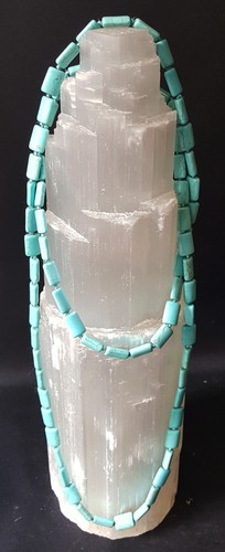 Collana con pietre