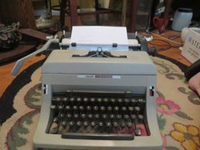 Manual Typewriter Olivetti
