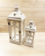 Set 2 Lanterne Grigie In Legno Con Cappelliera Metallo 14x14x42cm/22x22x60cm