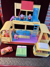 Peppa Pig’s Trasformazione Camper Van Camper Campeggio Playset Suoni Lavoro COMPLETO