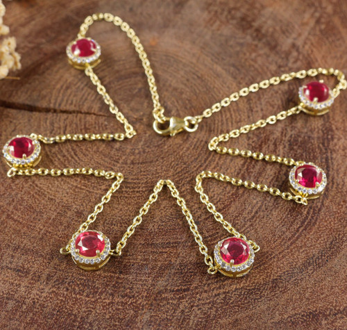 Collana con ciondolo rubino