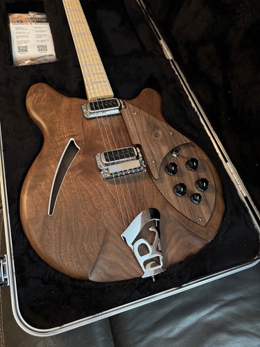 Rickenbacker walnut pickguard - walnut,