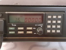 ICOM IC-U200T con custodia stazione base e alimentatore