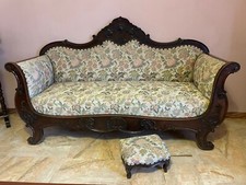 divano antico con poggiapiedi ottimo stato come da foto misure 180x100x60 