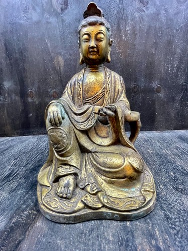 Antica statua buddha in - statua,