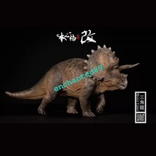 Statua dinosauro lancia