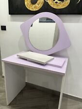 Scrivania con specchio e mensole 