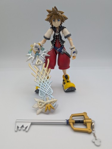 Kingdom hearts play arts - kingdom, sora