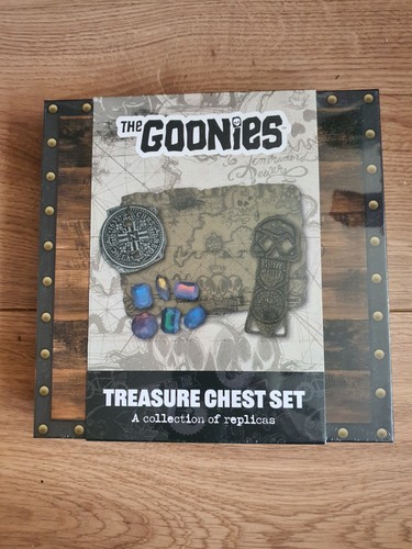 The goonies treasure - chest, set