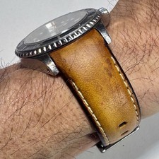 Cinturino curvo in pelle TAN