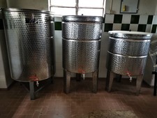 Contenitori  inox olio vino : 1 da 4, 4 da 5, 2 da 8 quintali