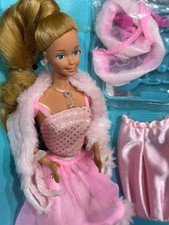 Barbie rosa e bella bambola