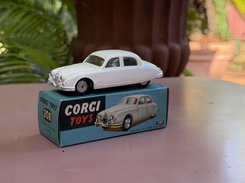 Corgi toys 208 jaguar - corgi,