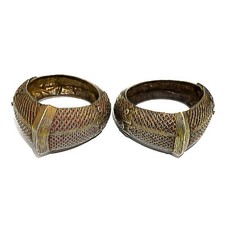 (2823) Antico raro bracciale indonesiano, argento placcato oro con rubini XIX sec.