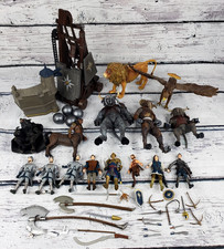 Lotto 16 figurine e accessori