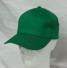 CAPPELLO COLORE VERDE ACCESO
