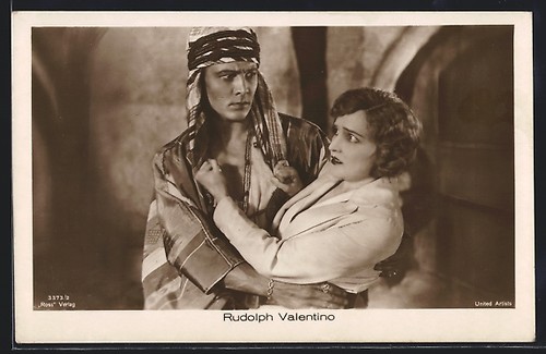 Attore rodolfo valentino con - attore,