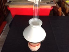 VINTAGE BELLISSIMO LUME A PETROLIO IN VETRO OPALINE BIANCO CON DISEGNI DI FIORI