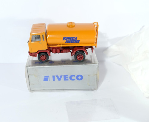 Rara vecchia auto iveco fiat - vecchia,