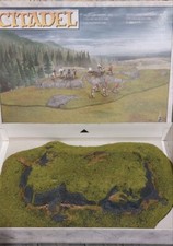 Games Workshop Warhammer Fantasy Citadel Collina Modulare Dipinta con scatola 