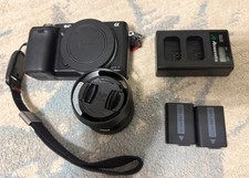 Fotocamera mirrorless Sony Alpha NEX-6 16,1MP con 3 batterie, caricabatterie e obiettivo