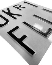 TARGA AUTO  PROVA A RILIEVO 1