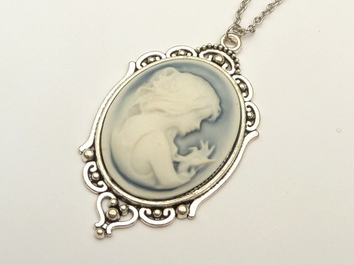 Collana grande con cammeo - , e