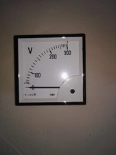 Voltmetro analogico in c.a