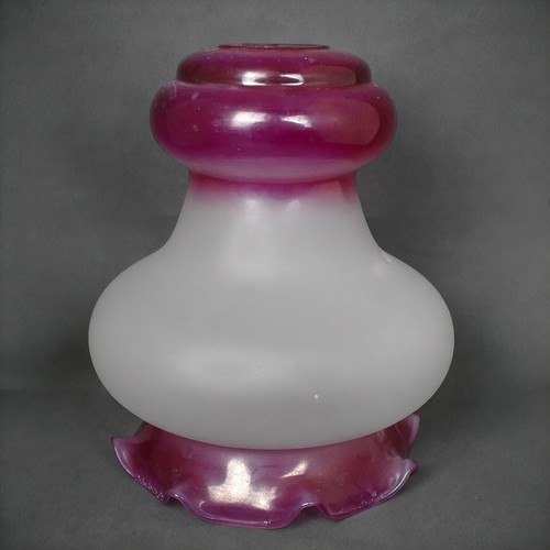 Ancienne lampe verre opalin - ancienne, en