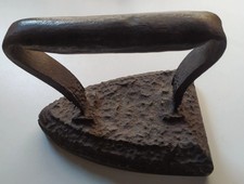 ANTICO FERRO DA STIRO IN