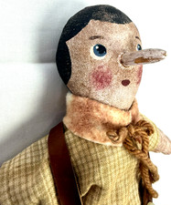 Bambola di stoffa arte popolare Pinocchio primitiva fatta a mano 20 pollici stile vintage