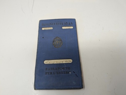 Passaporto italiano vintage