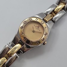 Donna Baume & Mercier bicolore