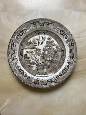 Tre piatti in porcellana